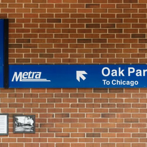 Metra trains to Oak Park, IL